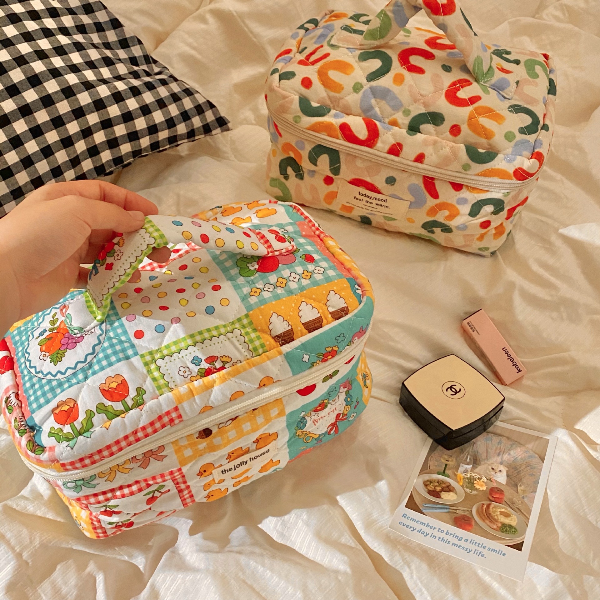 Pastoral style makeup bag ~ High appearance level portable large-capacity travel toiletry bag, cosmetics storage bag, toiletry bag for women details Picture