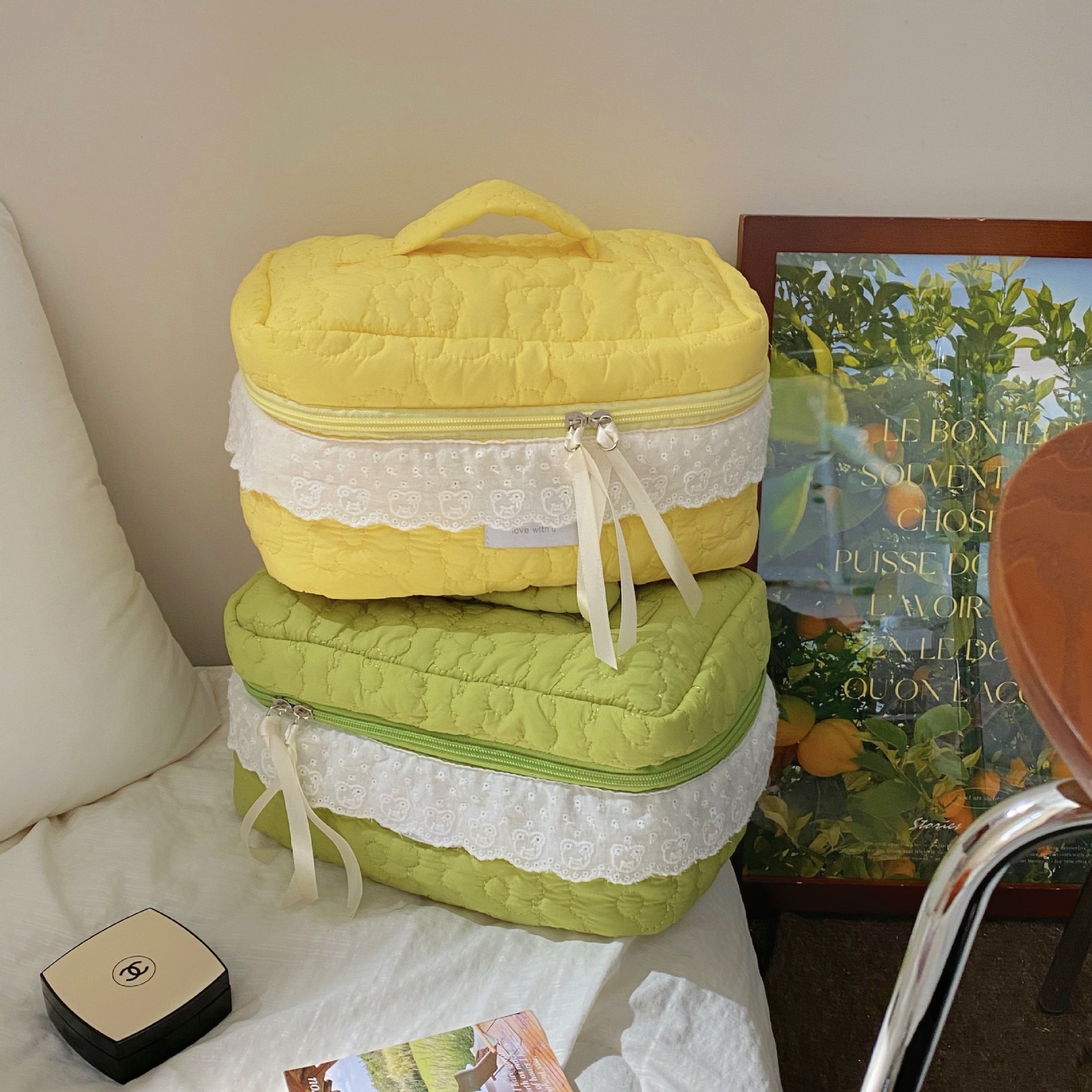 2024 New lace candy-colored makeup bag, large-capacity portable skin care product storage bag, business trip and travel toiletry bag full figure