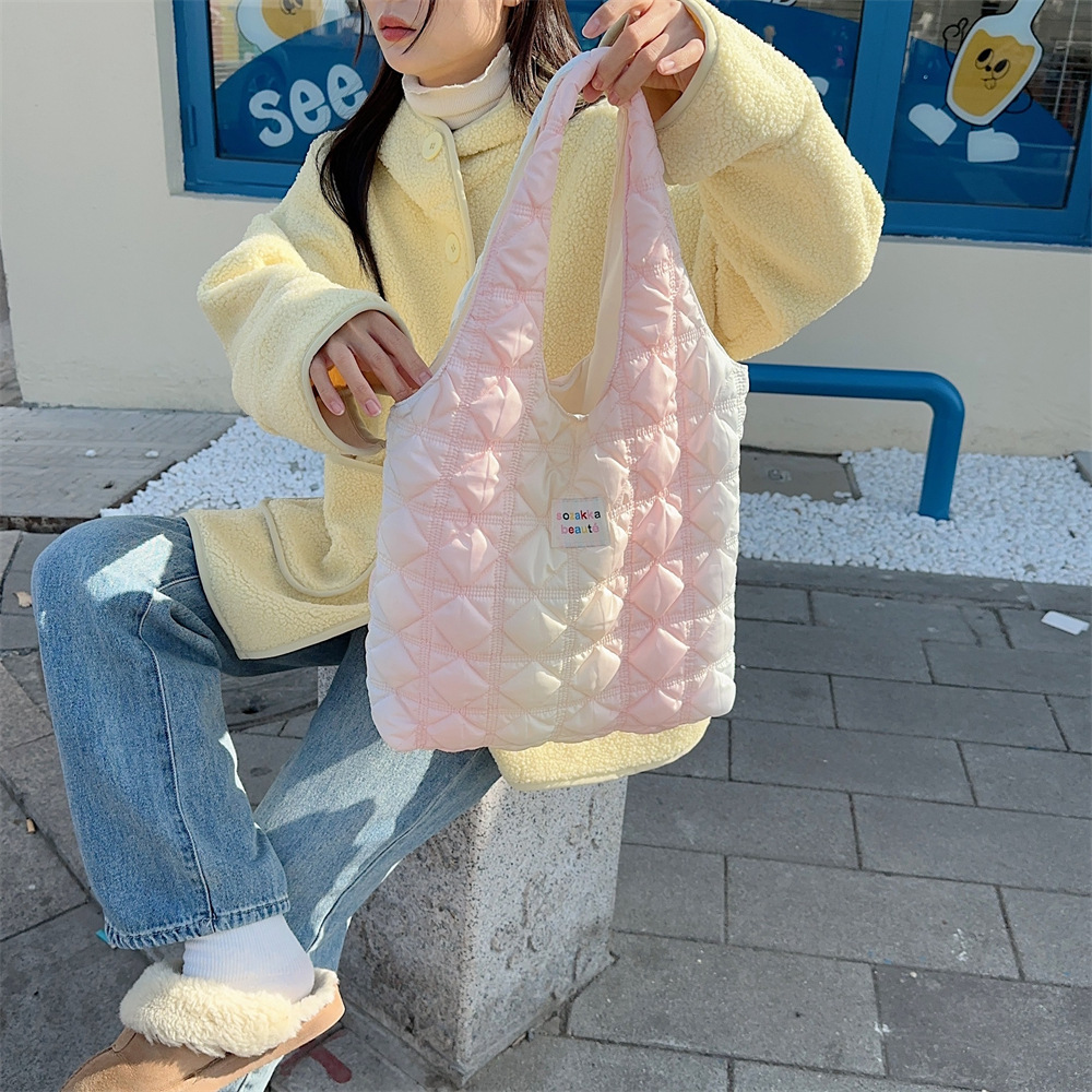 311181 Autumn/Winter 2023 Gradient Cloud Bubble Pleated single-shoulder Bag, shopping handbag, crossbody vest bag full figure