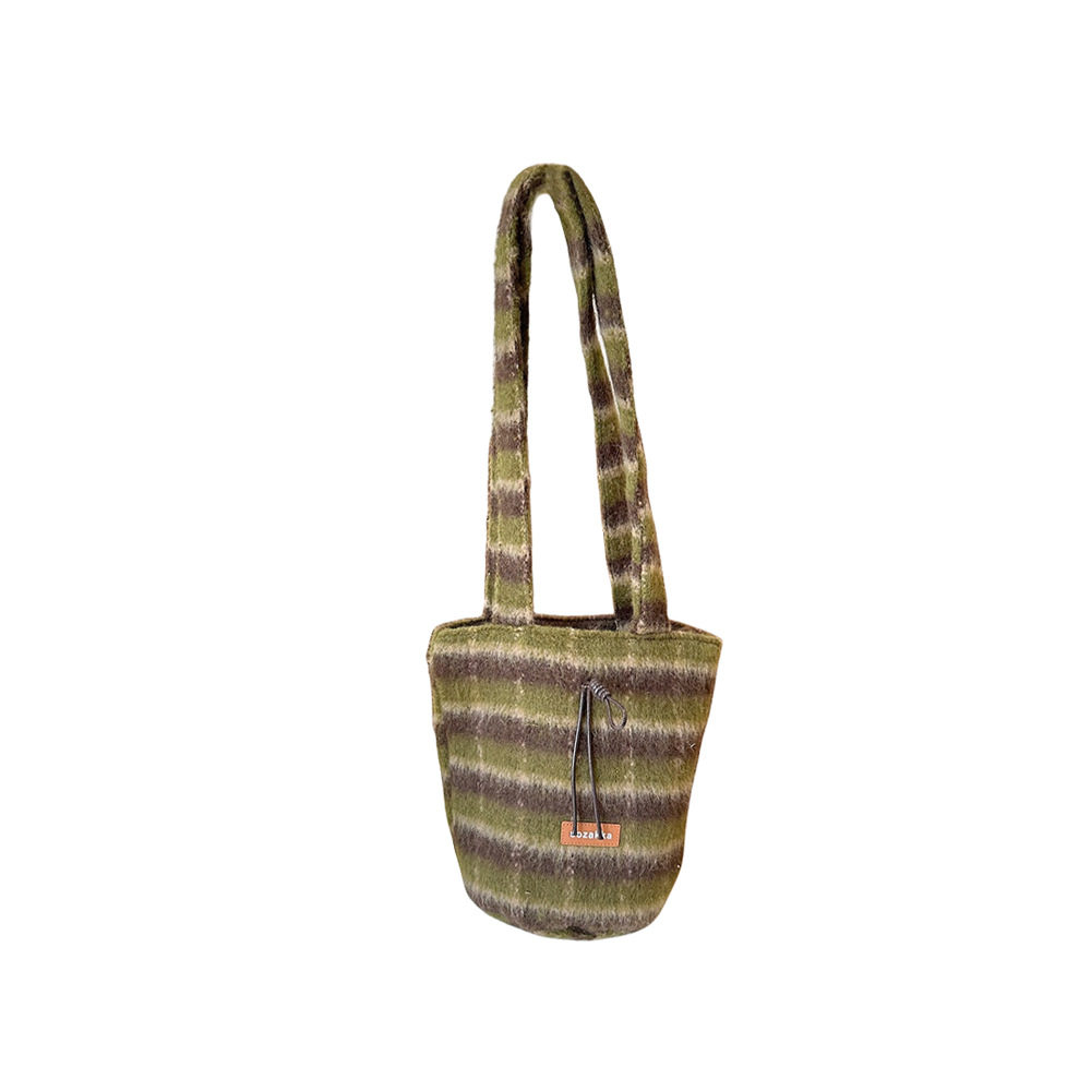 312182 woolen bucket single-shoulder underarm bag for women's autumn and winter new retro large-capacity commuter tote bag Item Picture