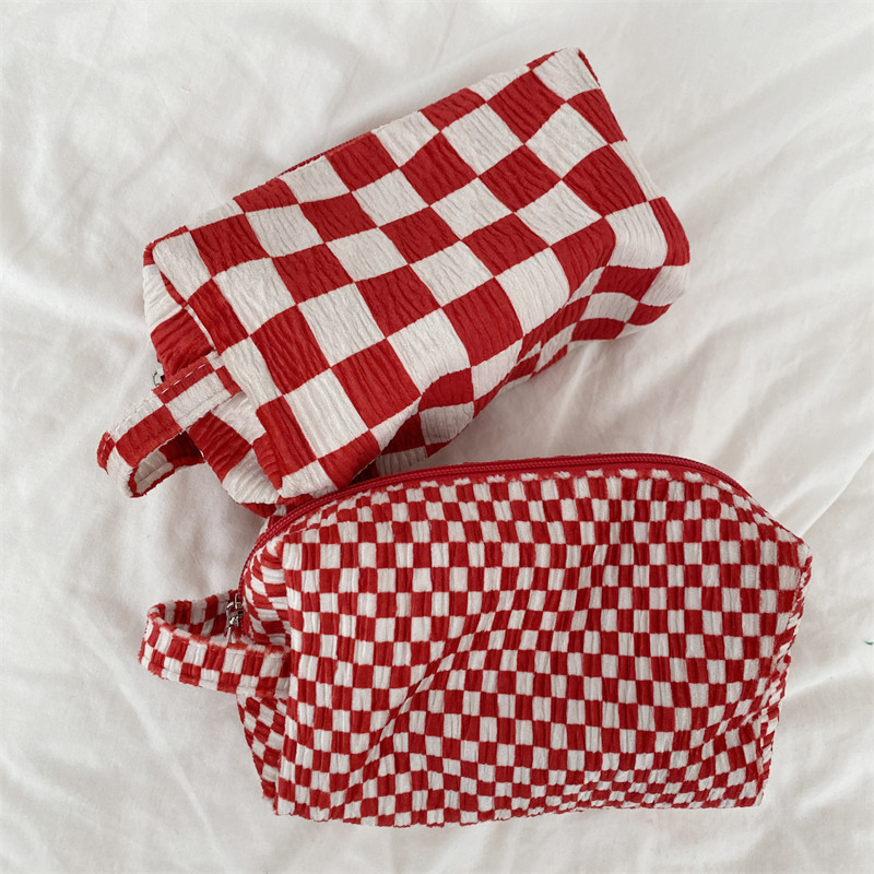 110193 Retro girlish velvet makeup bag, hand-held velvet fabric storage bag, large capacity Nordy-style clutch Item Picture