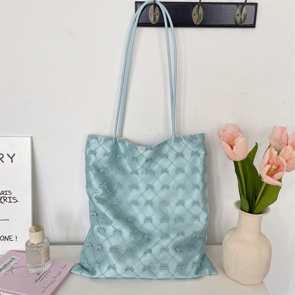 5781 Korean InS-style bow lace casual French single-shoulder bag, hand-held tote large capacity women's bag Application Scenario