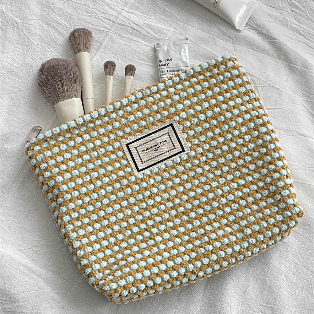 4654 ins simple and fresh color makeup bag, large-capacity portable toiletry bag, inner liner, skin care product storage Application Scenario