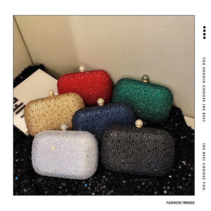A fashionable European and American lady's small box-shaped dinner bag decorated with shiny rhinestones, elegant and stylish hand-held bag full figure