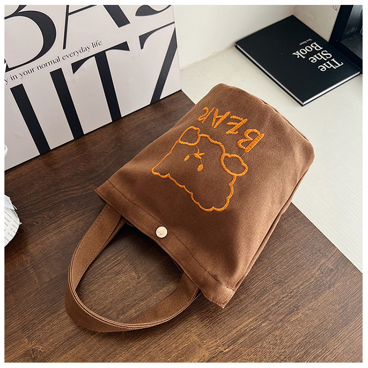 Personalized ladies' bucket bag, versatile and cute canvas bear wholesale, simple Japanese style new handbag Application Scenario