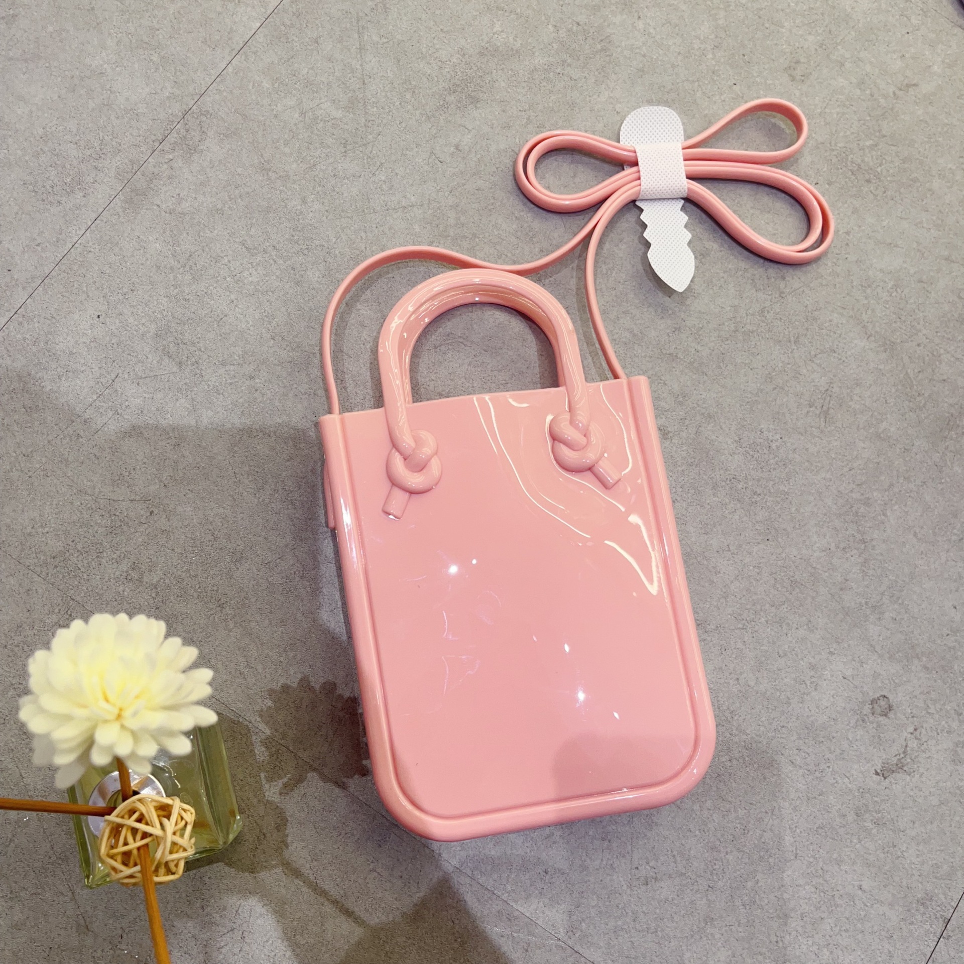 2025 New PVC mobile phone bag, jelly bag, hand-held small bag, candy, fashionable and trendy casual shopping bag, ladies' bag Specification drawing