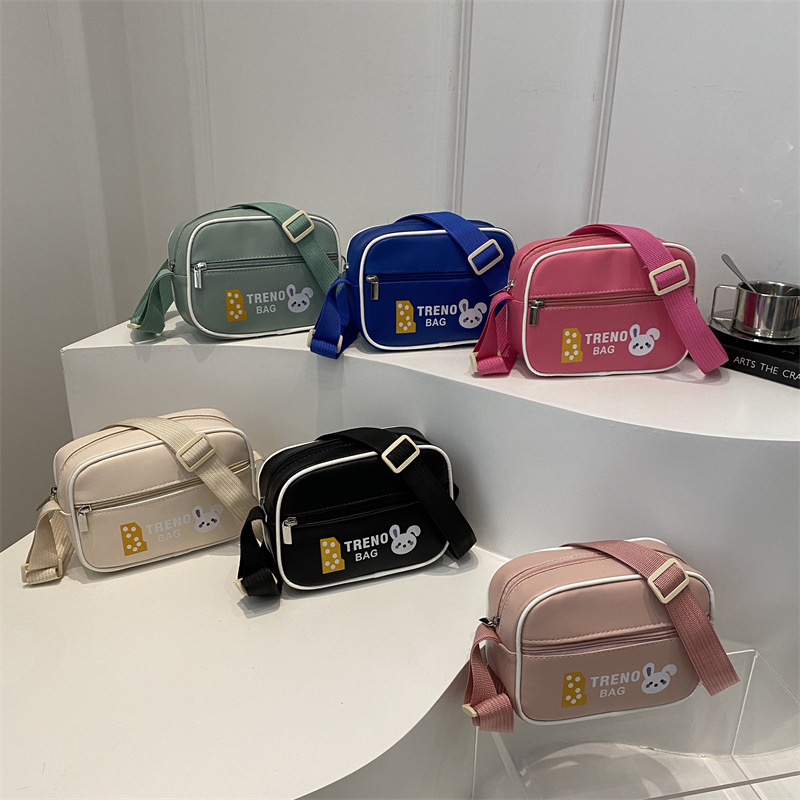 A niche design diamond-shaped bag, a new autumn and winter large-capacity, high-end and fashionable single-shoulder bag, a versatile crossbody small square bag for women full figure