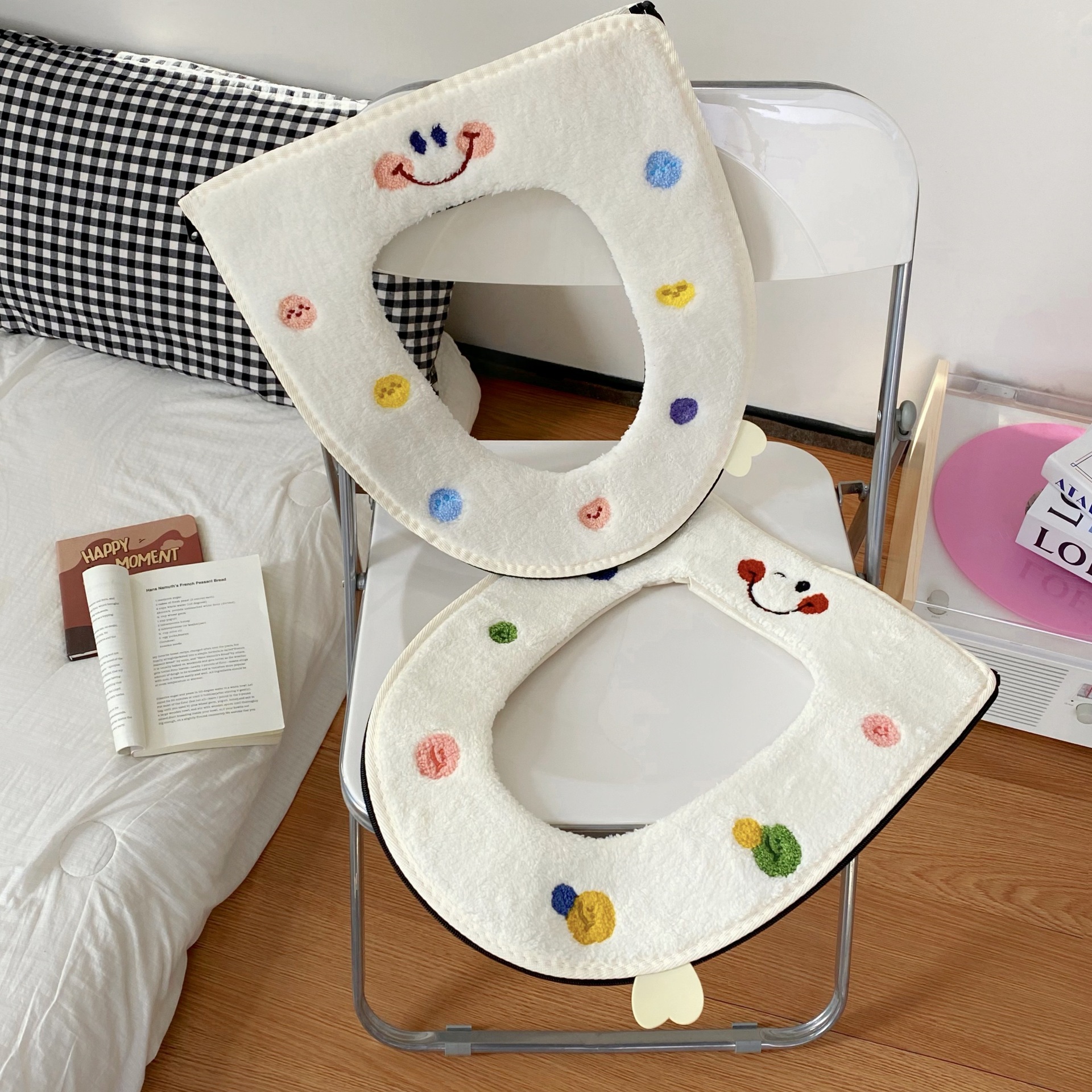 Smiling Face Toilet Seat Cushion 2025 New Style Home all-season comfortable cotton fleece thickened anti-freezing plush toilet seat cover Application Scenario
