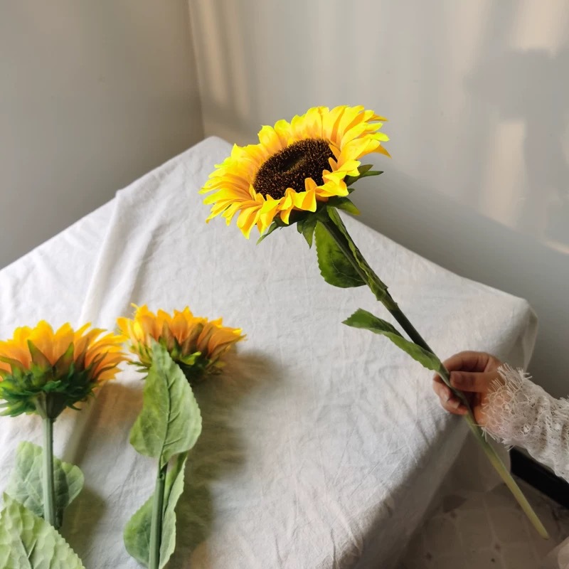 Sunflower simulation flower, artificial flower, single sunflower, home indoor dance handheld prop, flower illustration simulation bouquet Application Scenario