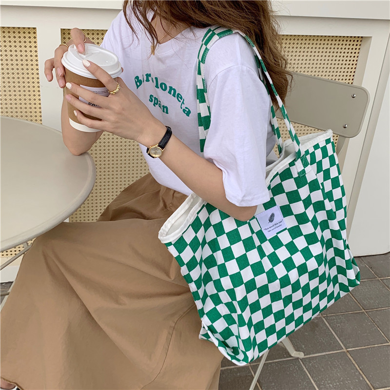 【 In Stock 】18181 checkerboard green checkered canvas bag, school-style commuter single-shoulder bag, retro hand-held tote bag full figure