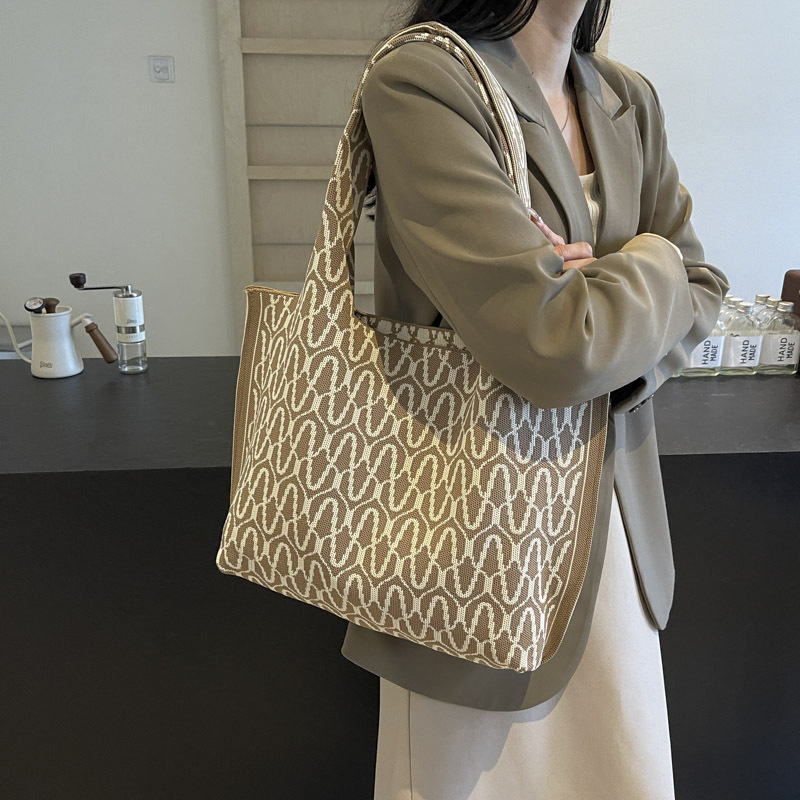 Knitted bags are fashionable and versatile. Knitted tote handbags are new large-capacity shopping bags for women. Single-shoulder bags are new for office workers Specification drawing