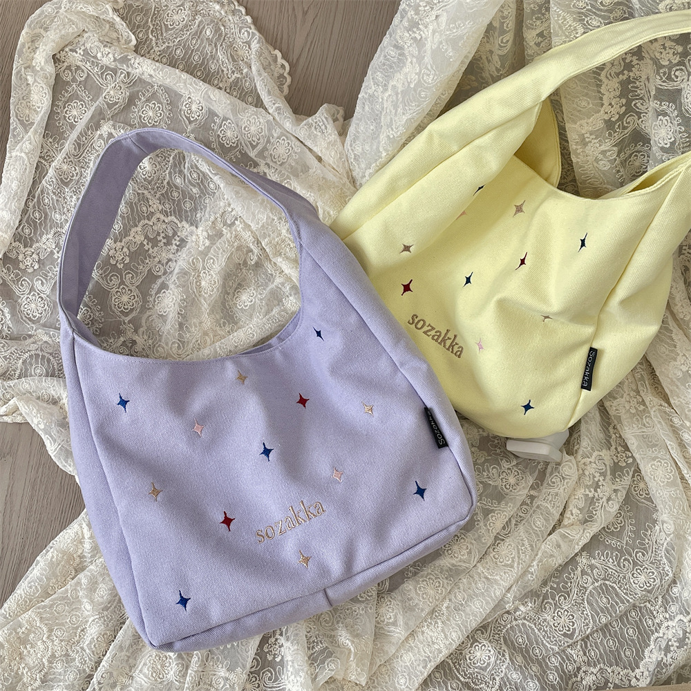 5362 Korean version star embroidery underarm bag, large-capacity commuting canvas bag, schoolbag for girls, travel bag Application Scenario