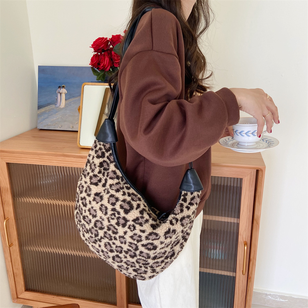 010211 Zebra Print crossbody Bag, women's Dumpling Bag, new fashionable student large-capacity Korean-style versatile canvas bag Specification drawing