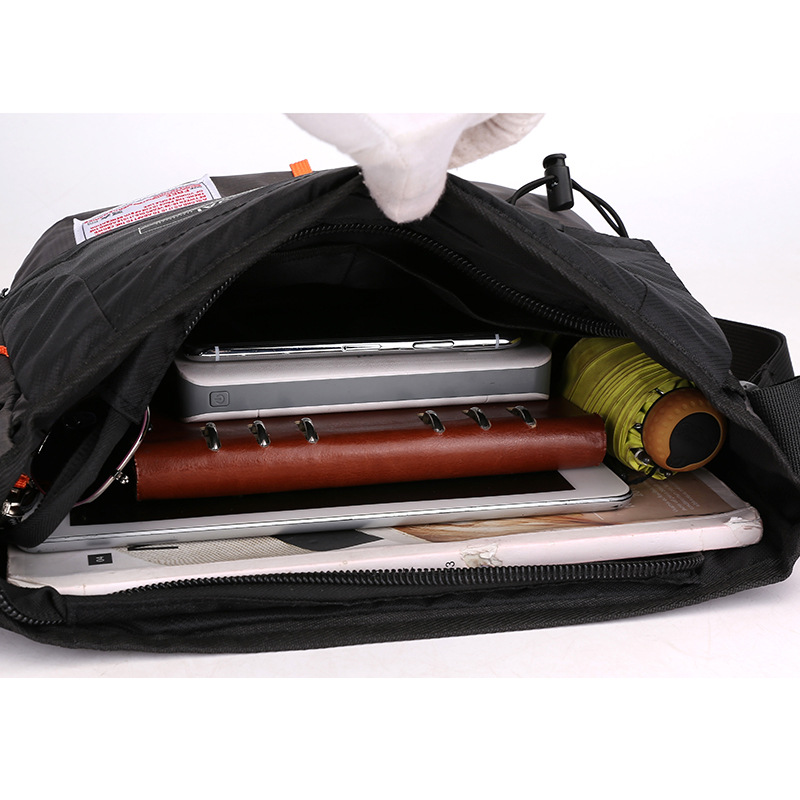 The manufacturer's new unisex casual single-shoulder bag, trendy and versatile outdoor bag, men's sports crossbody bag and briefcase Item Picture