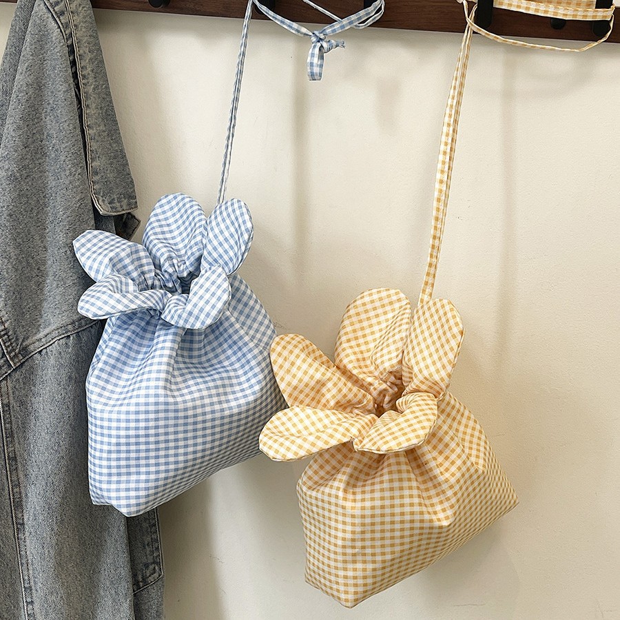 The 2025 summer new style cute crossbody small flower bag, fresh and clean mobile phone bag, simple, casual and fashionable commuting small square bag full figure