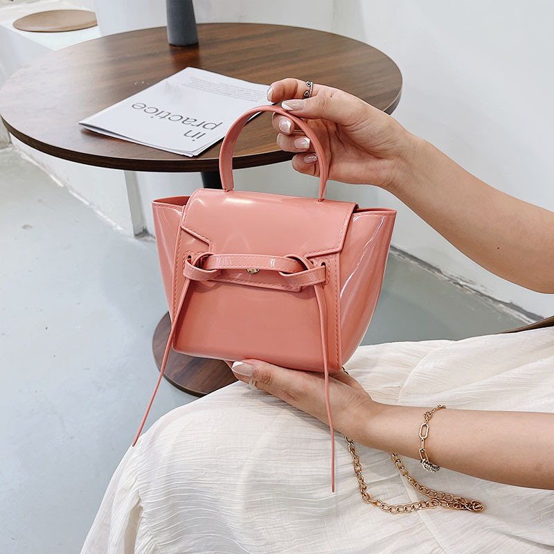 Spring/Summer 2025 new mini bag, jelly bag, pico catfish bag, fashionable single-shoulder, crossbody, hand-held wing bag Application Scenario