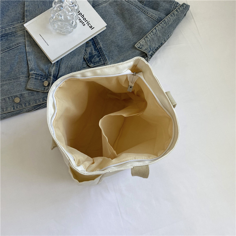 New canvas bag for women, ins forest style single-shoulder bag, large capacity for books, student commuting bag for classes, hand-held cloth bag Application Scenario