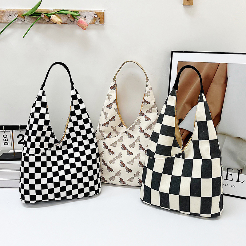 Wholesale of new large-capacity, fashionable and casual tote bags for students' travel full figure