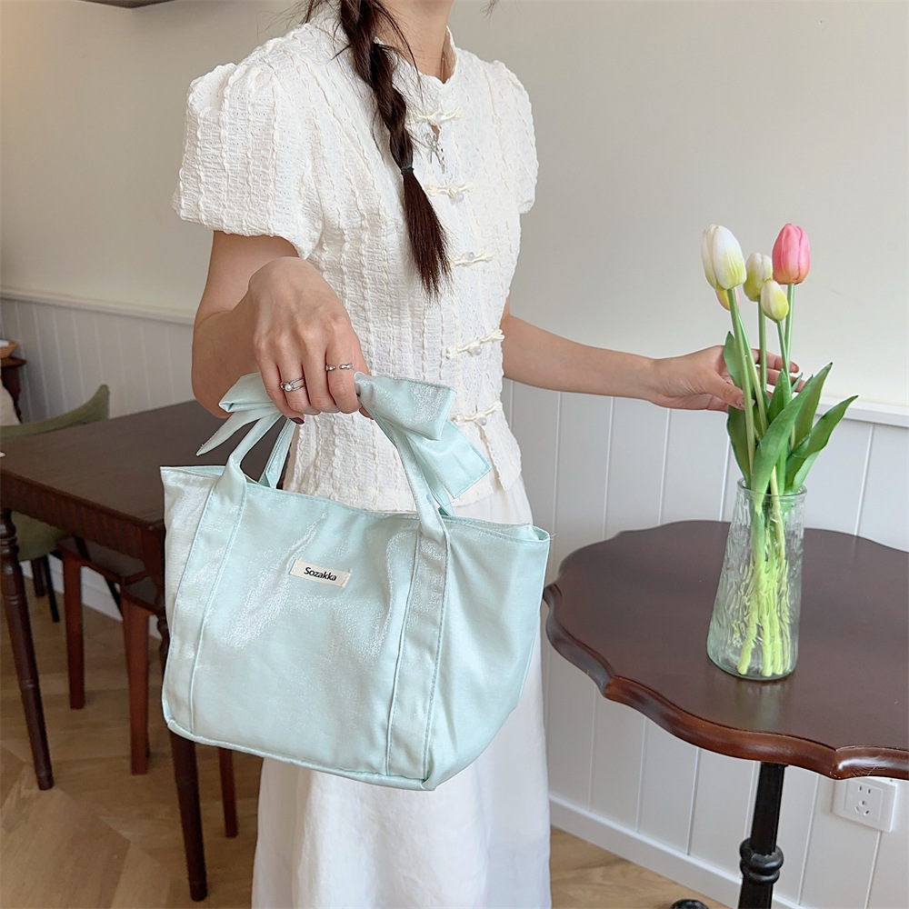 44111 Cream bow single-shoulder crossbody bag for Girls 2024, a gentle and girlish handbag and underarm bag Application Scenario