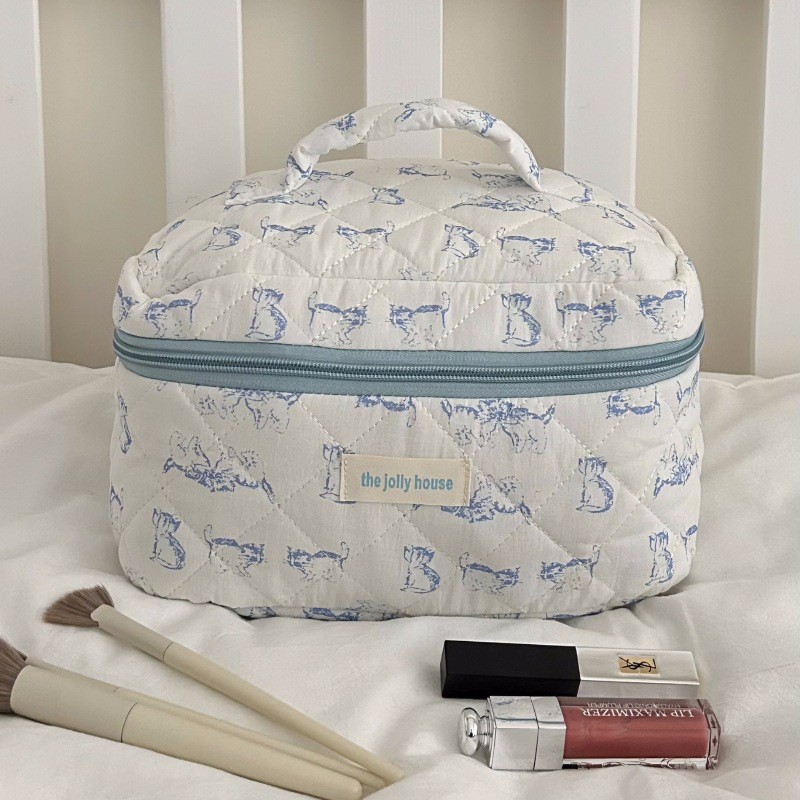 A new, niche, portable and travel large-capacity makeup bag and toiletries storage bag for women details Picture