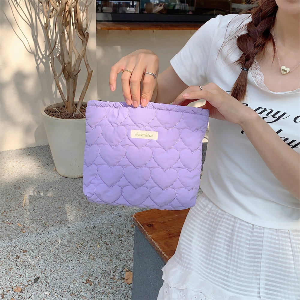37291 ins Japanese and Korean quilted heart-shaped clutch inner bag, new large-capacity makeup bag, lipstick storage bag Application Scenario