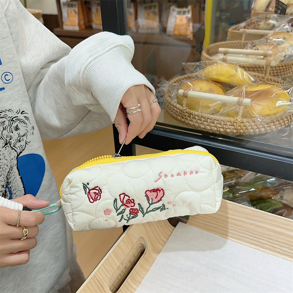 31072 ins Japanese style Girls' cute makeup bag with high appearance level student embroidery pen case with high appearance level makeup bag Application Scenario