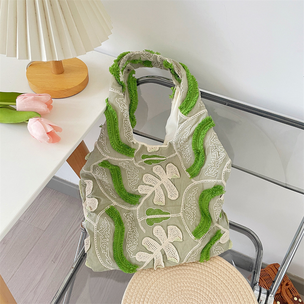 56111 Summer New three-dimensional lace flower retro underarm bag, girlish single-shoulder bag, shopping handbag Application Scenario