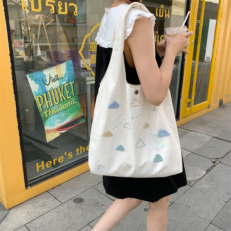 3762 Japanese-style Little Cloud Tote canvas bag with embroidery, versatile and artistic single-shoulder handbag, large-capacity vest bag details Picture