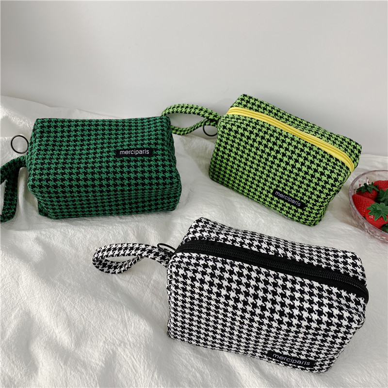 19171 Korean-style woolen checkered artistic pen case, ins Japanese-style storage and organization bag, canvas cosmetic bag, stationery bag details Picture