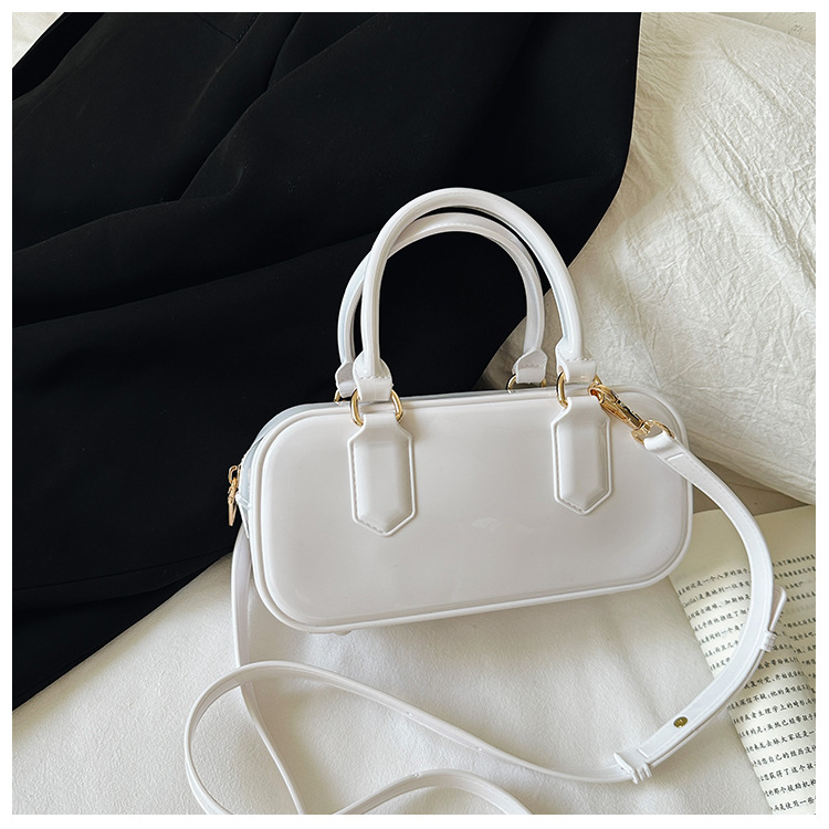 2025 New PVC jelly bag, candy-colored pillow bag, crossbody and hand-carry trendy and fashionable large-capacity ladies' bag Application Scenario