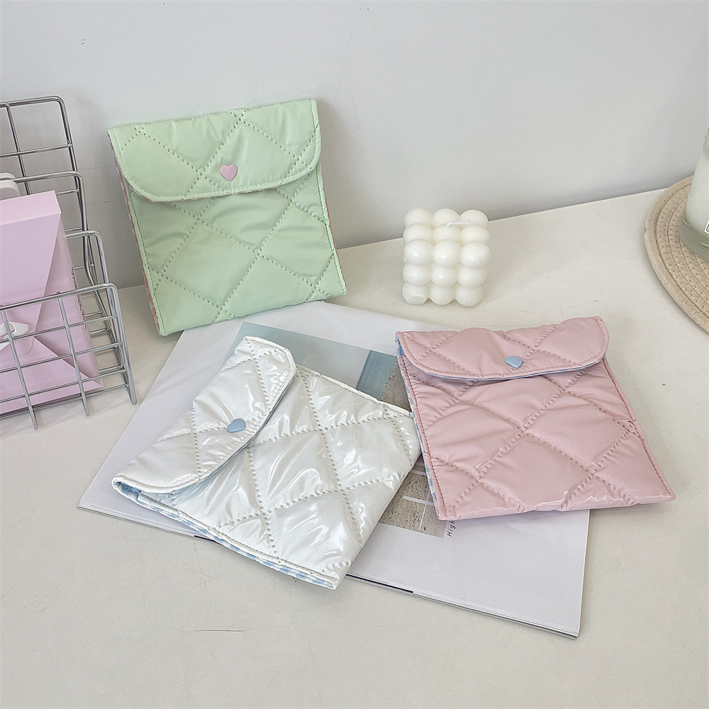 5382 ins Sanitary Kit Storage Bag for female Students, portable sanitary Napkins, Menstrual kit, loose change, Sanitary napkins Storage Application Scenario