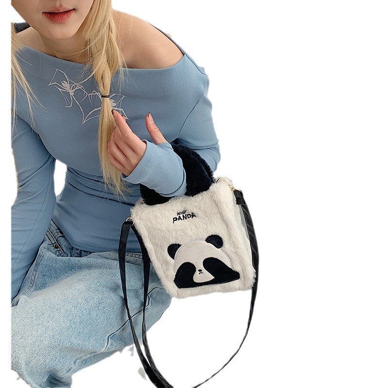 Cute panda MAO MAO crossbody bag for women's winter, a new niche and trendy plush bag, a high-end Korean-style square bag Item Picture