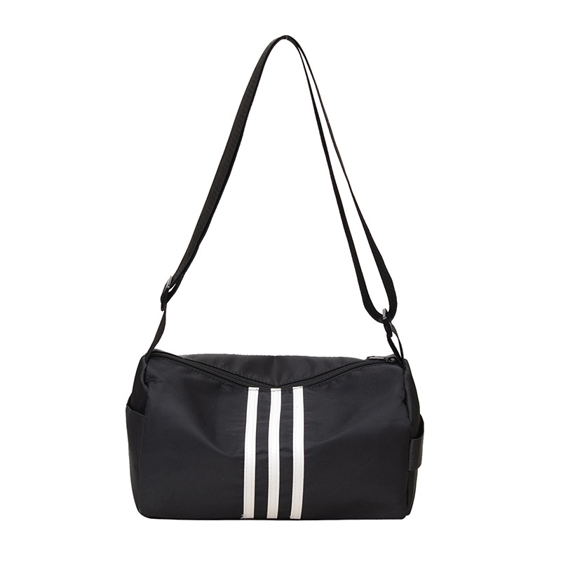 Retro 2025 versatile small square bag, women's large-capacity crossbody nylon bag, casual commuting single-shoulder bag, cross-border soft leather Item Picture