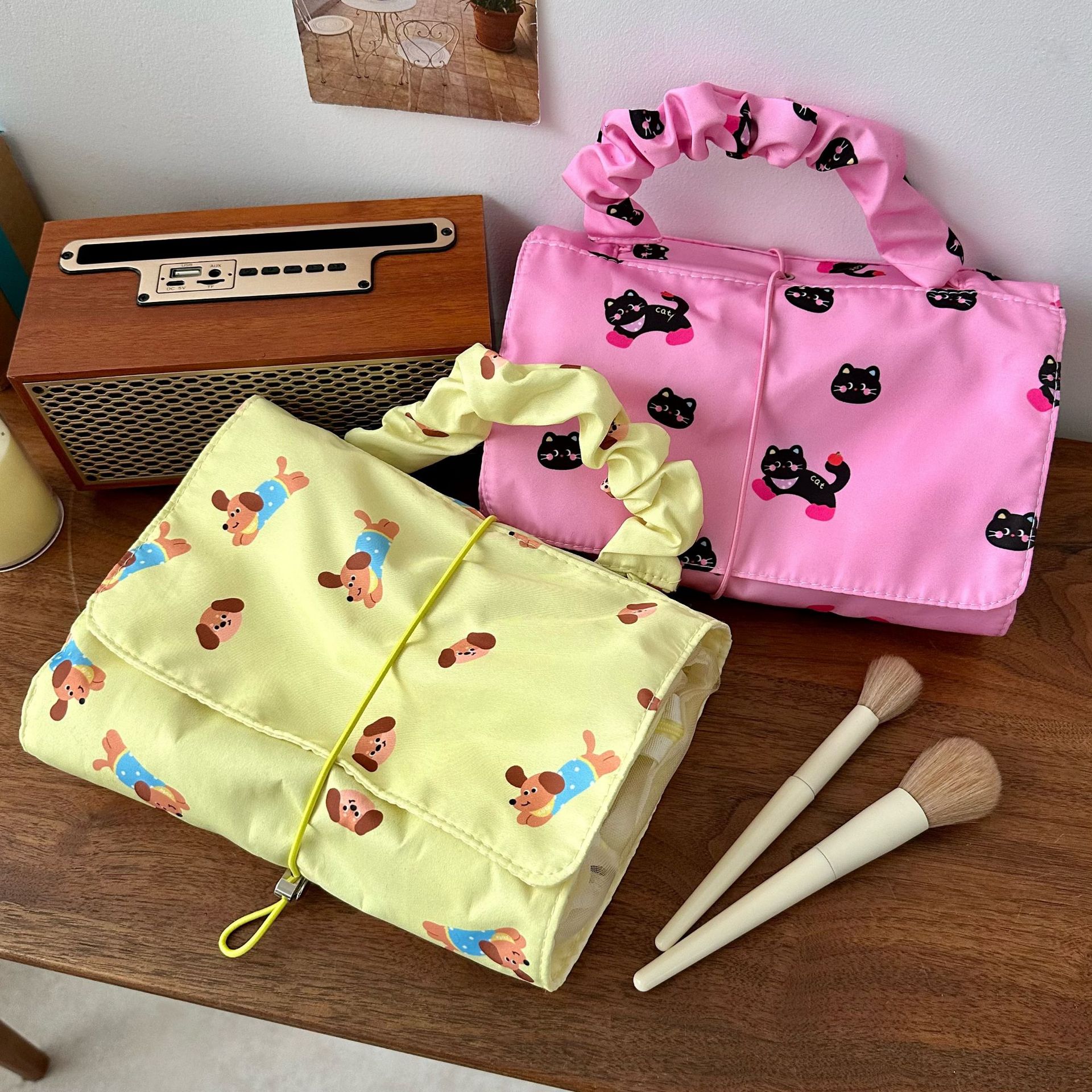 Cartoon elastic detachable makeup bag for women 2025 new model, portable for going out, large-capacity zoned storage bag, washbasin bag full figure