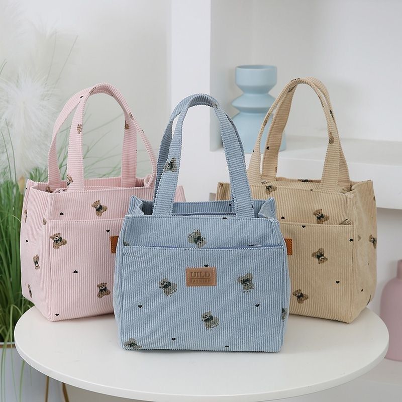 The new and simple corduroy bear handbag is perfect for daily commuting to work. It is a casual and portable handbag with a high level of appearance full figure