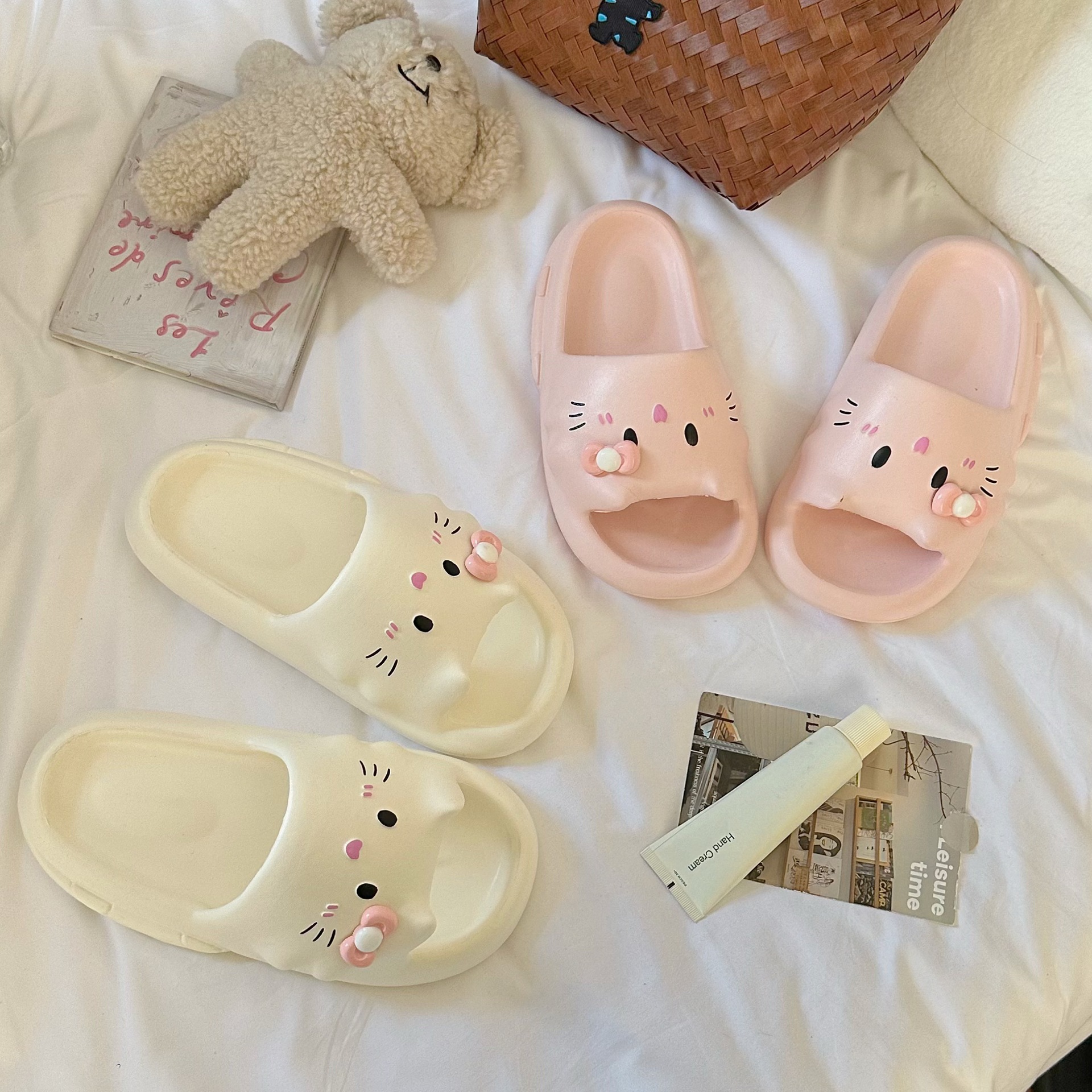 Cute and soft-hearted kitten slippers, ins cartoon home slippers, thick-soled summer bathroom anti-slip one-line slippers for women Specification drawing
