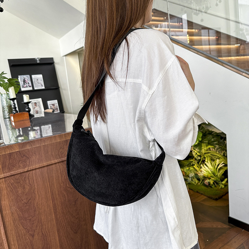 The new 2024 corduroy solid-color crossbody bag with large capacity, lightweight dumpling bag and single-shoulder canvas bag under the armpits is selling well for women details Picture
