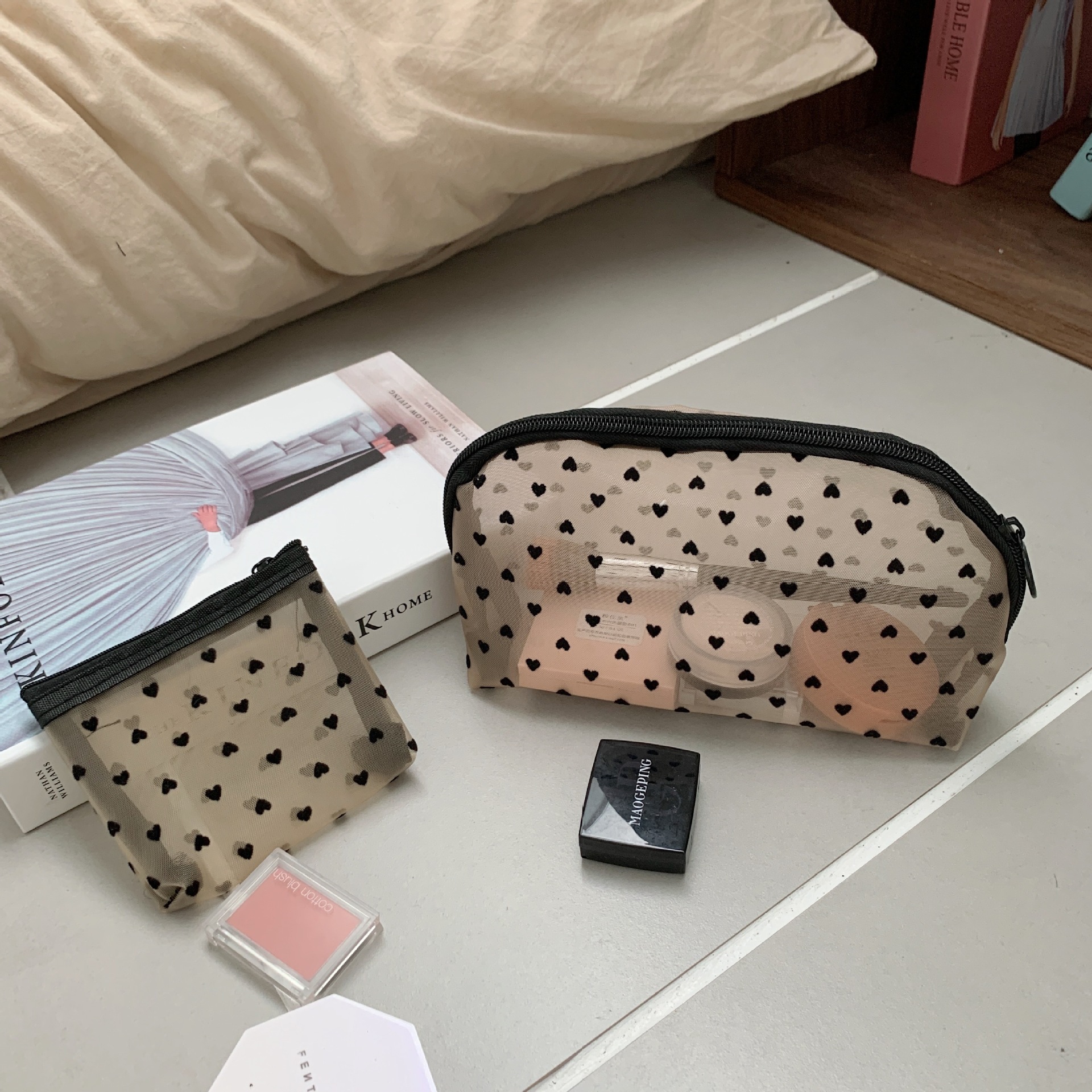 22231 ins heart-shaped transparent mesh makeup bag, large capacity, portable storage, toiletry bag, stationery bag Specification drawing