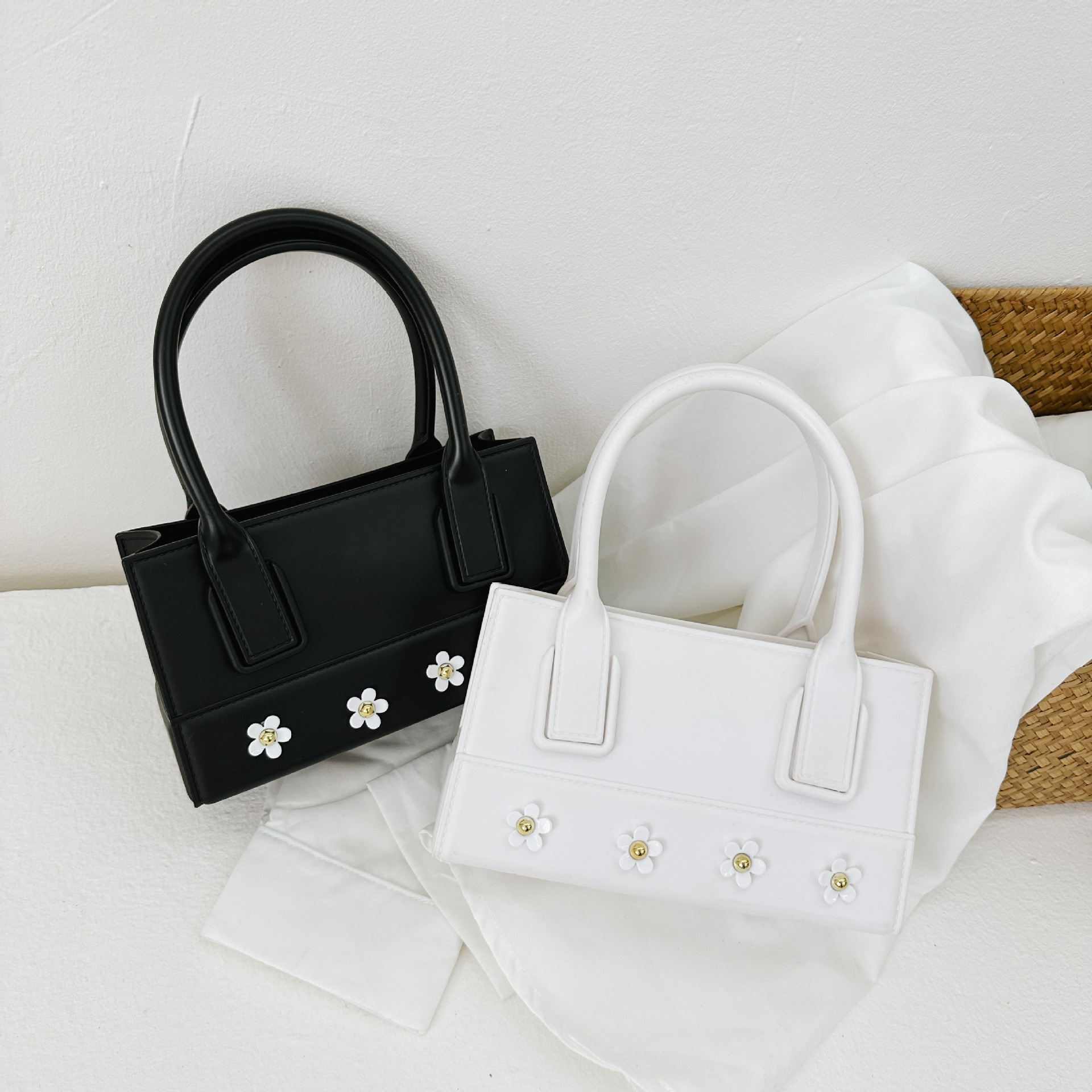 2025 New style jelly bag, women's bag, pvc bag, small flower bag, handbag, ins style creative details Picture
