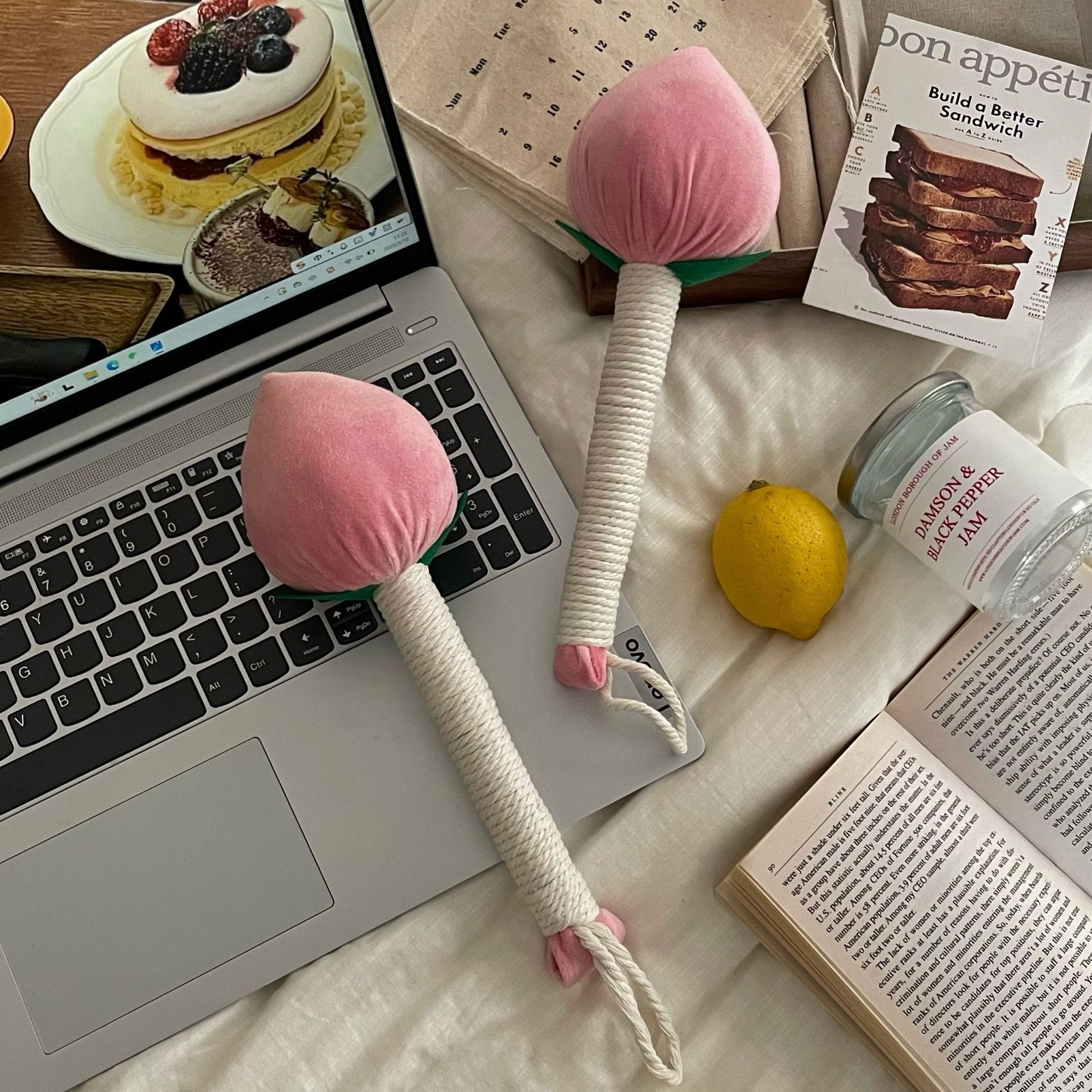 The Longevity peach mugwort stick health hammer is a handheld shoulder and neck meridian massage tool. It can be used at home to tap the back, waist and legs to unblock the meridians and promote blood circulation Specification drawing