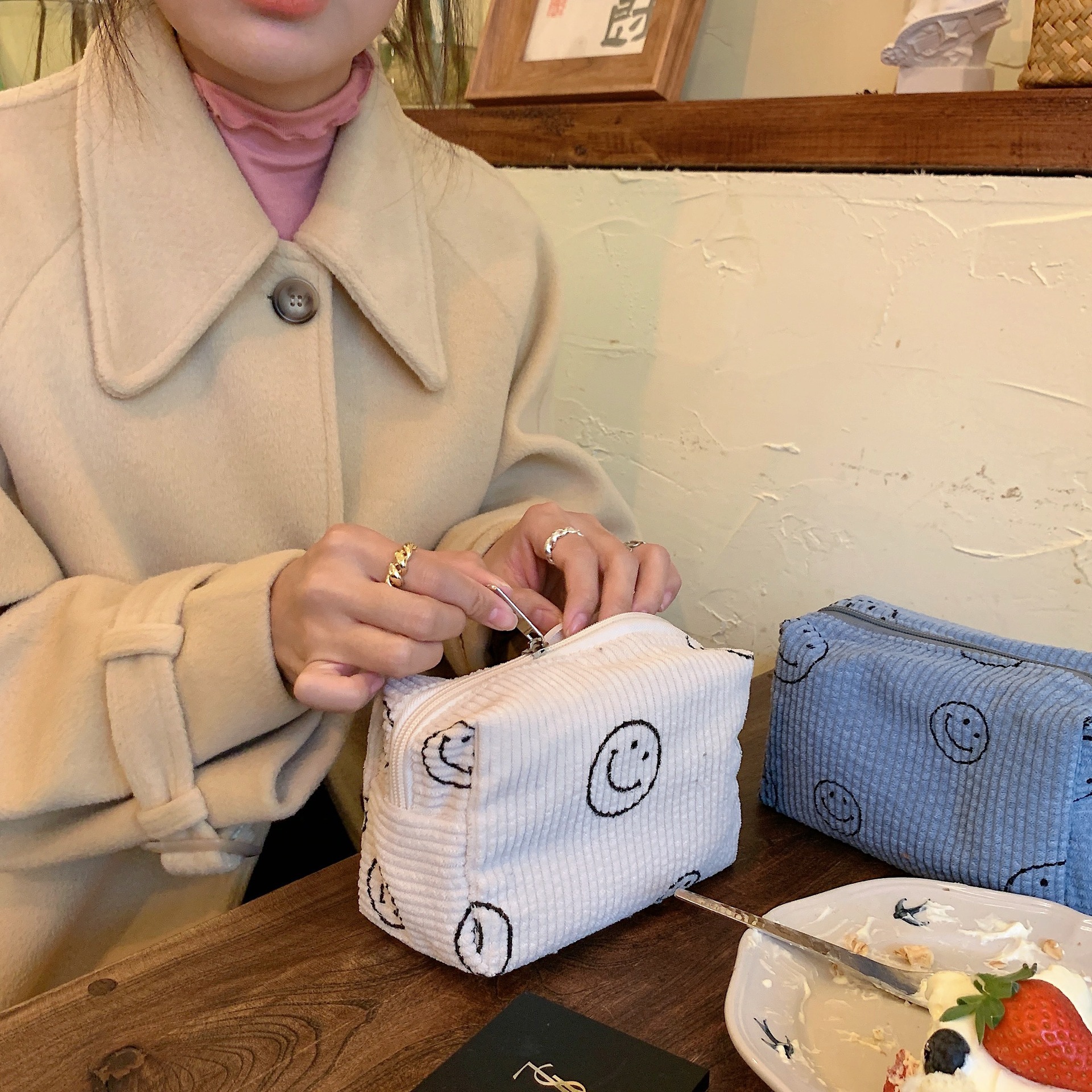 211122 Autumn and Winter retro corduroy smiling face makeup bag Lipstick Coin Bag Large Capacity portable storage bag full figure