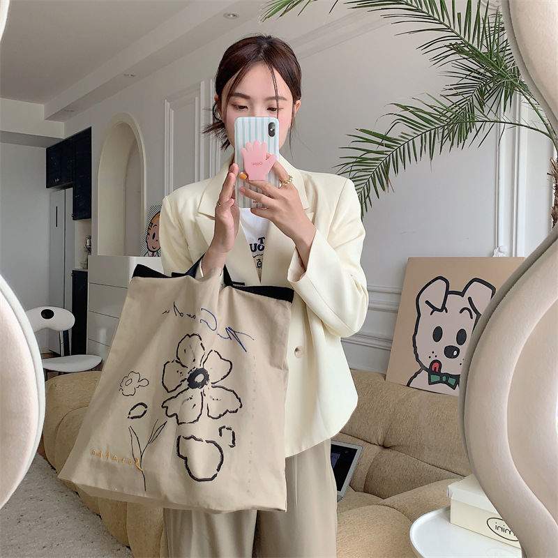 3591 Korean-style ins printed canvas bag, new large-capacity hand-held tote bag for women, single-shoulder bag for college students Application Scenario