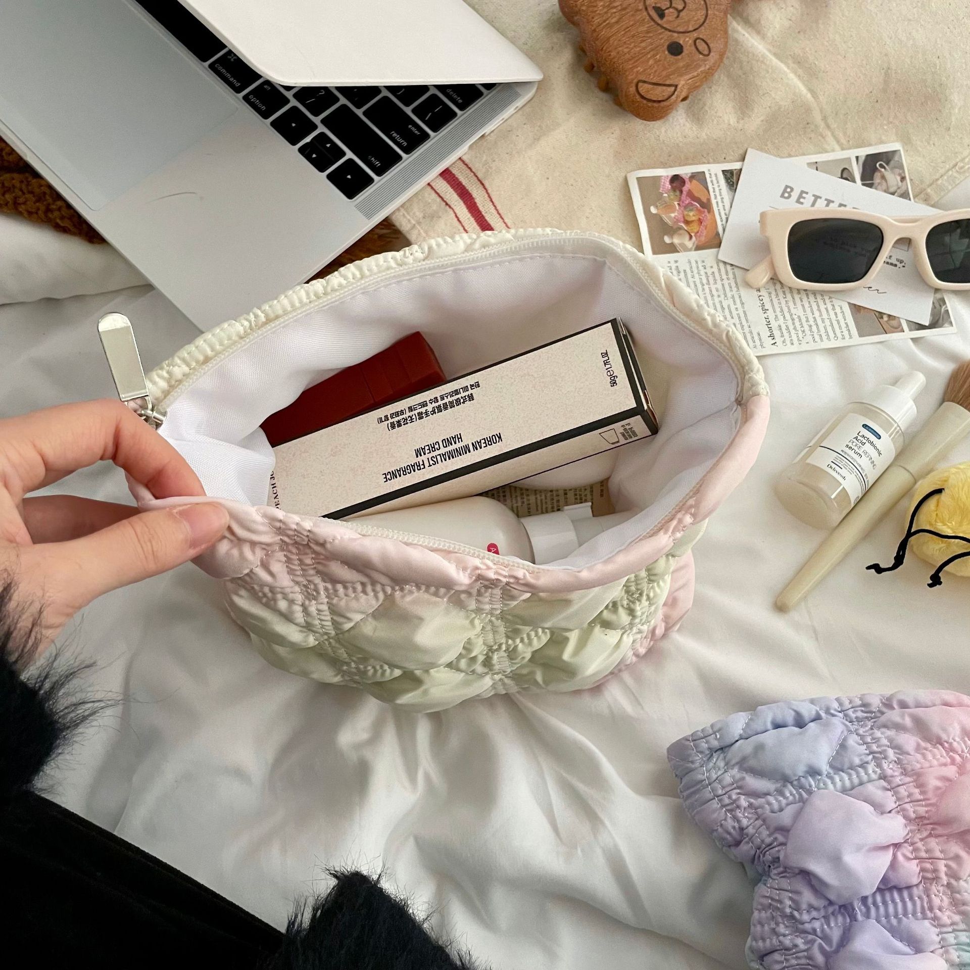 Bubble Grid Girls' Heart Makeup Bag 2025 New Style Pleated Cloud Bag Large Capacity skin care product Storage Bag Toiletry bag Application Scenario