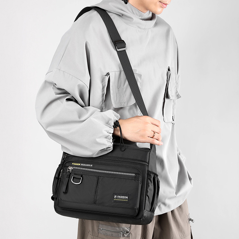 New men's shoulder bag, large-capacity water-resistant crossbody bag, men's high-end casual travel bag, loose change bag Application Scenario
