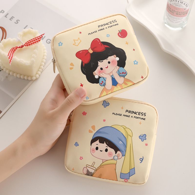 Sanitary napkin storage bag, student menstrual care bag, girl's heart portable sanitary napkin bag, large-capacity storage bag Application Scenario