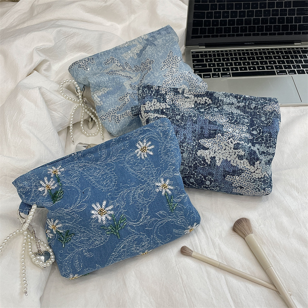 52201 Denim makeup bag, Sequined large-capacity storage bag, portable toiletry bag, water, lotion, brush and grooming bag details Picture