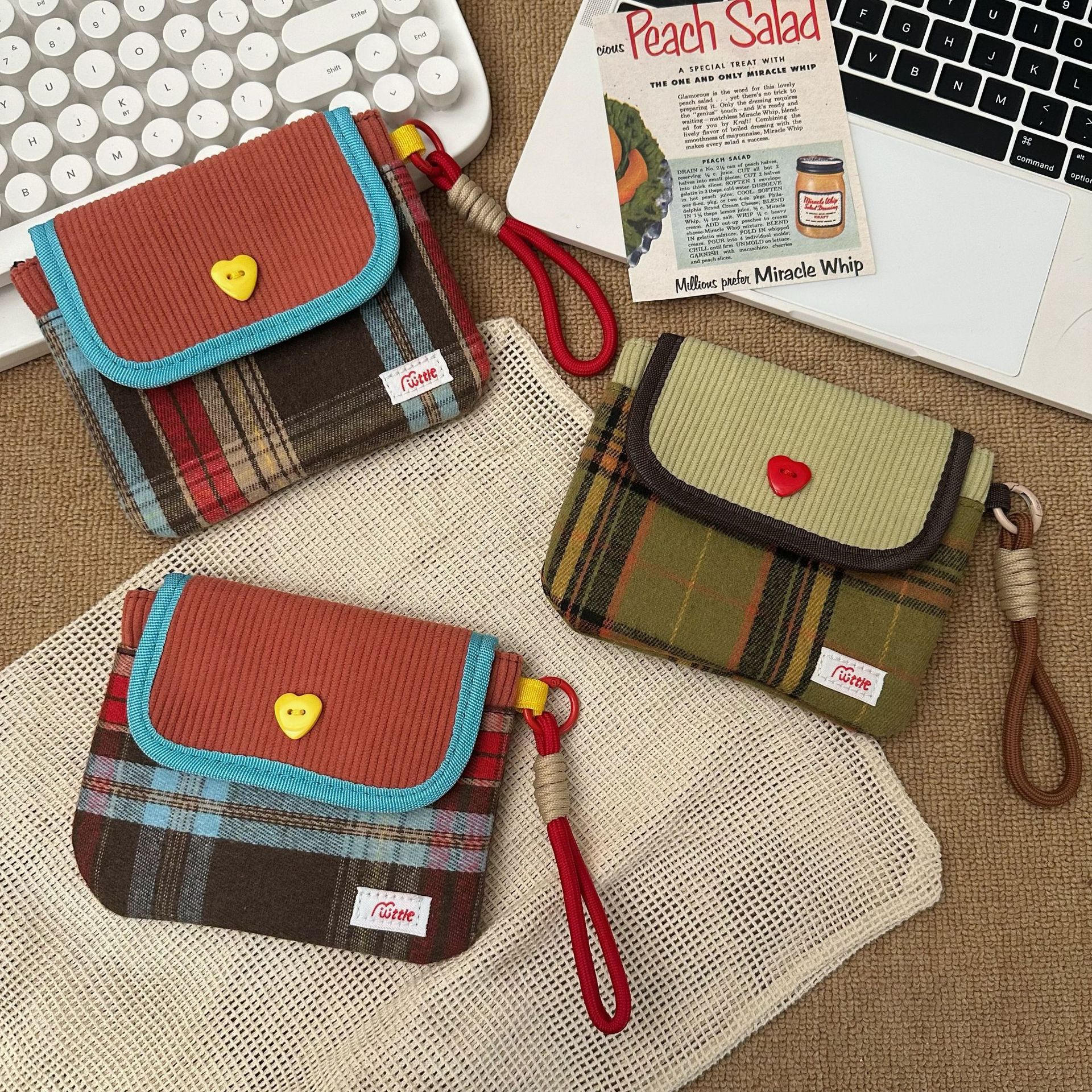 Retro checkered mini red envelope 2025 new portable and portable travel miscellaneous storage bag, earphone case, coin purse full figure