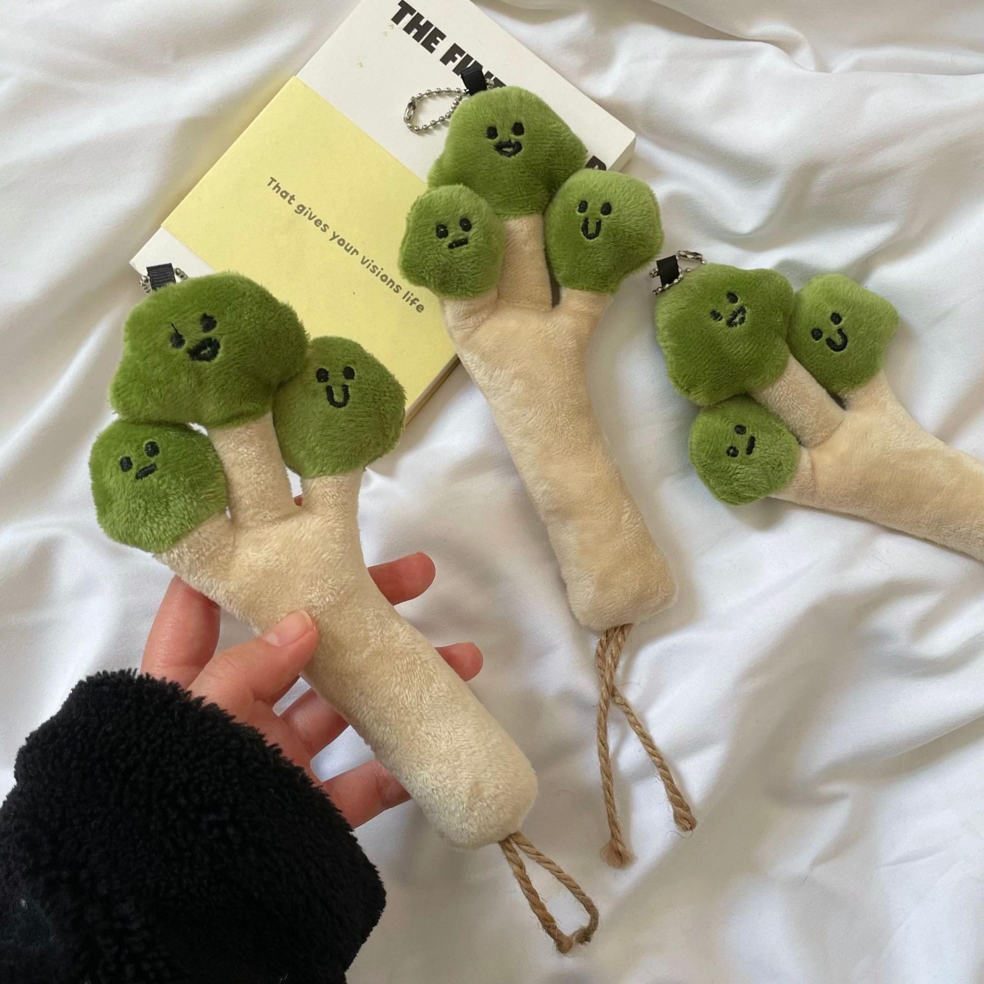 Coriander plush pendant, cute and creative keychain, funny backpack pendant, doll doll, bag pendant, gift for girls Application Scenario