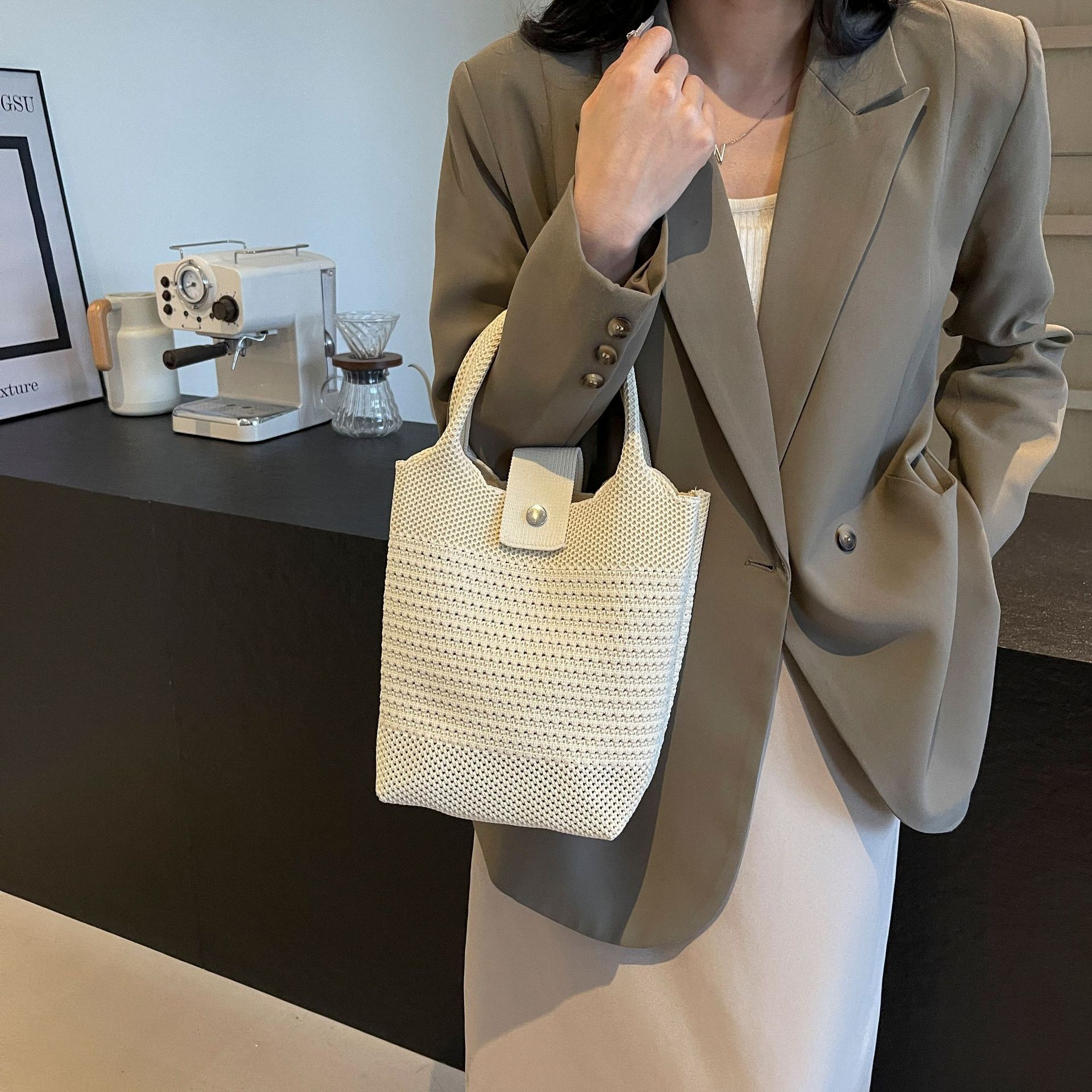 Niche and stylish handbags, women's casual bags, knitted bags, simple hollowed-out bags, high-end feel, Japanese and Korean bags, ins style details Picture