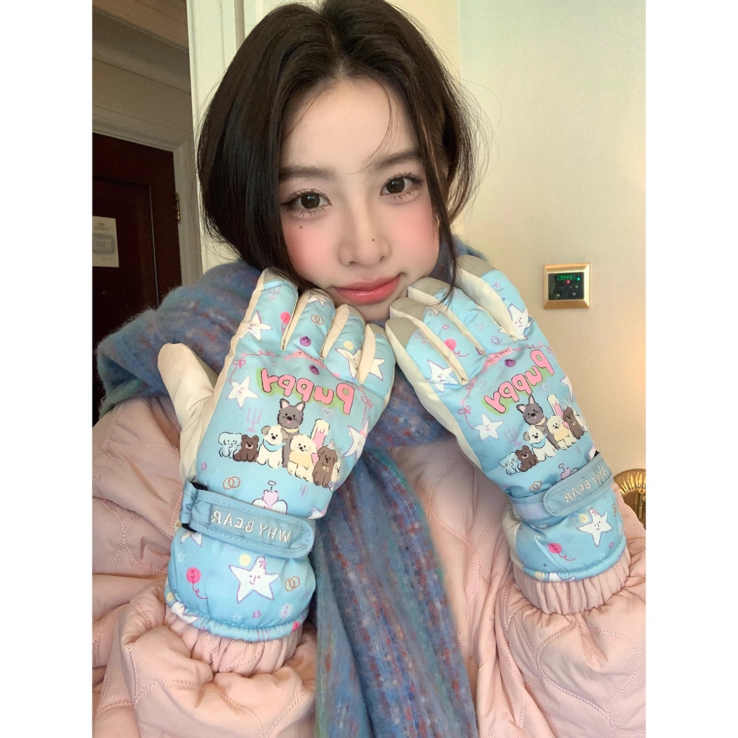 Ski gloves for women in winter, touch screen, fleece, thickened, warm, windproof, cold-proof and waterproof. Motorcycle riding gloves for women full figure